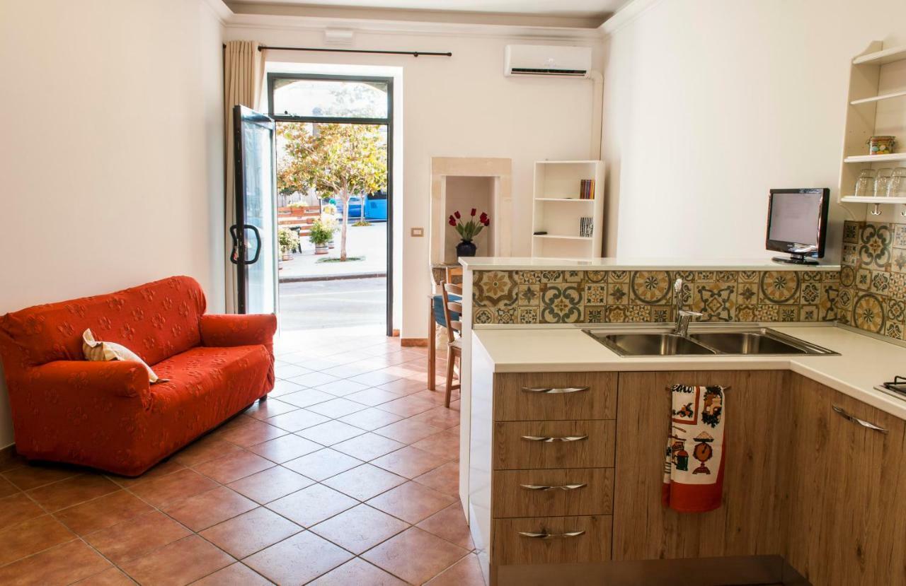 Bed and Breakfast Ninetta Solarino Esterno foto