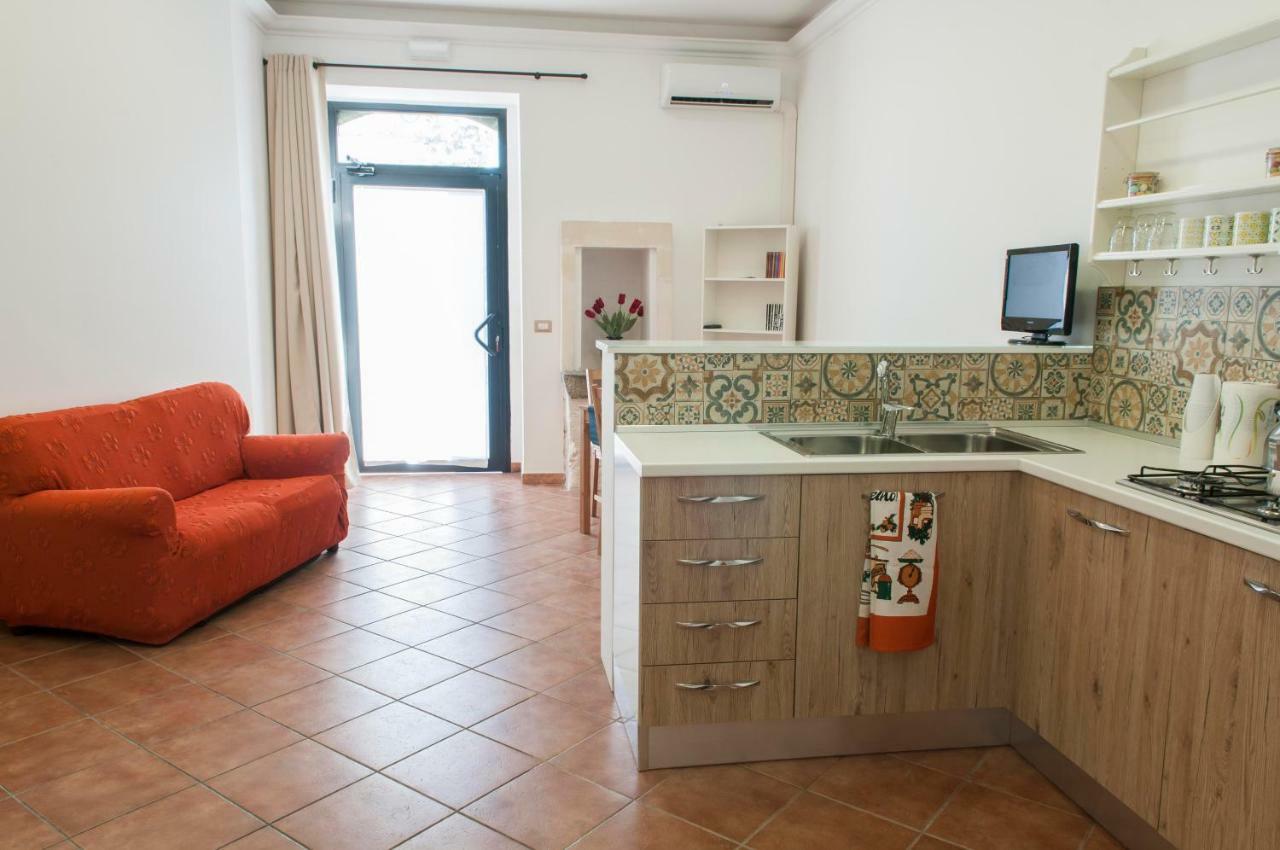 Bed and Breakfast Ninetta Solarino Esterno foto