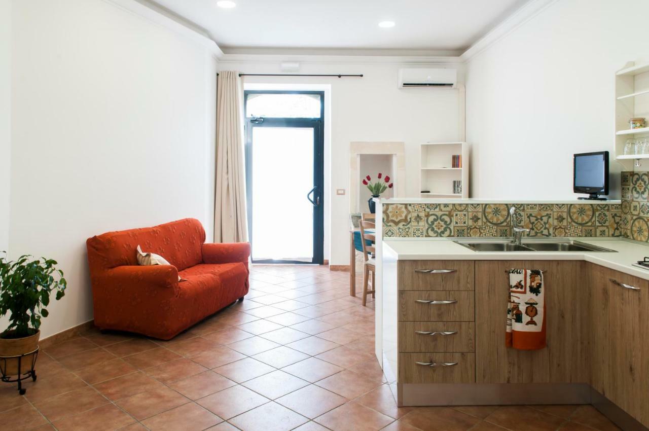 Bed and Breakfast Ninetta Solarino Esterno foto